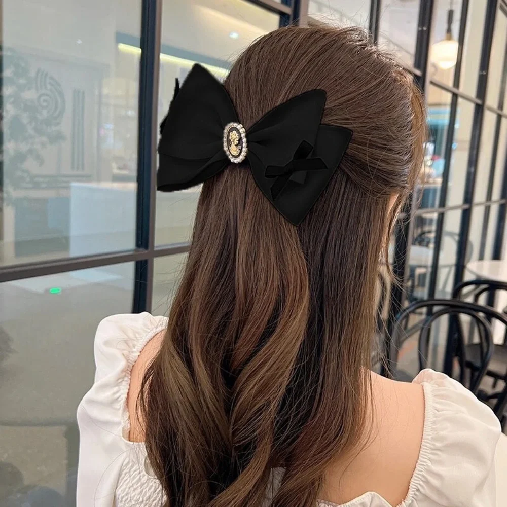 N/A black semi